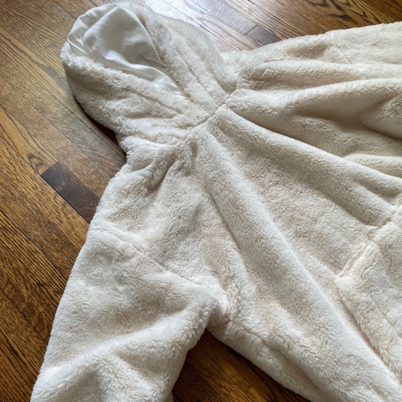 Fluffy hoodie🤍🤍 - Picture 2 of 3